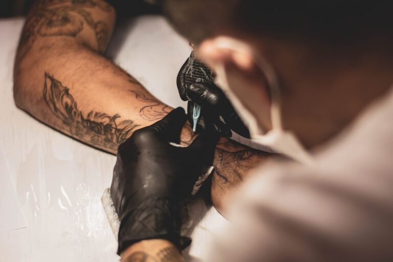 Dicas de Marketing Digital para Estúdio de Tatuagem 26 lucas lenzi zeT i6av9rU unsplash 1800x1200 1 1